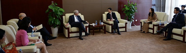 Executive Vice Chairman Chen Zihao meets Managing Director of IIF Charles H. Dallara